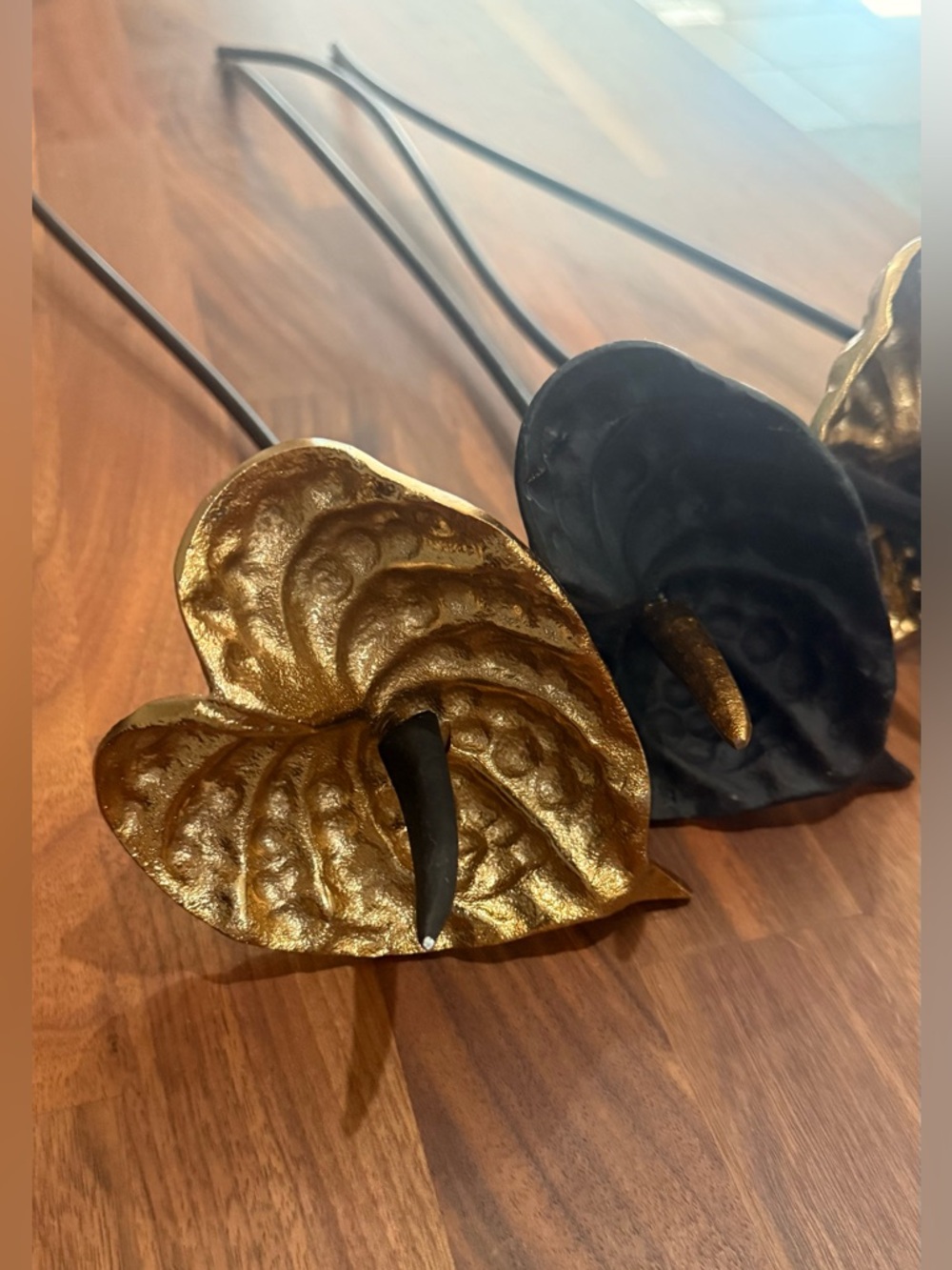 Four Black and Gold Metal Anthurium Sculptural Stems - Picture 2 of 5